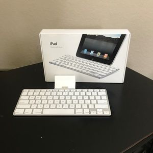 Apple Keyboard Model A 1359 IPad Keyboard Dock “ WIDER CHARGING PORT” NWT